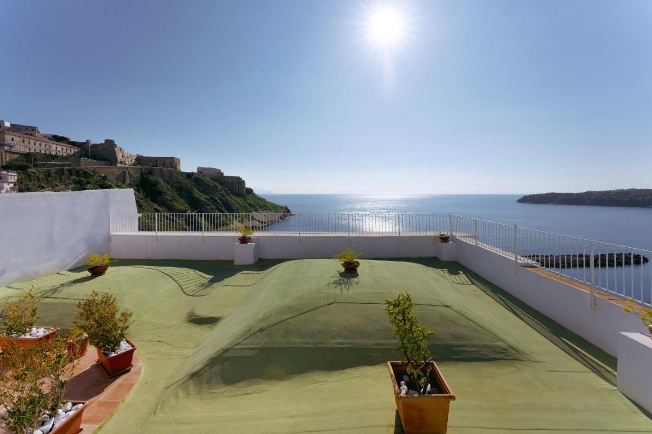Torretta Corricella- Punta Serra Procida Kültér fotó